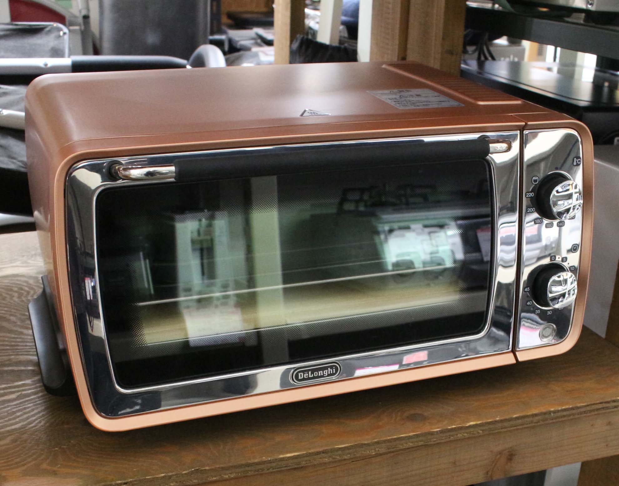 デロンギ ディスティンタコレクション オーブン トースター オシャレなキッチンになる デザイン家電です 佐賀の古着屋 家電雑貨のリサイクルショップ センヤイチバ