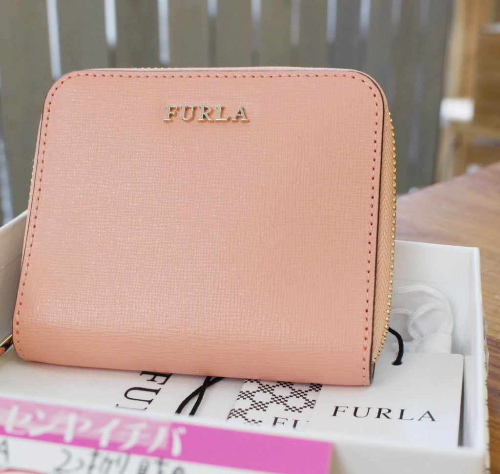新品 FURLA 二つ折り財布 小さめサイズ ちょうど良い ピンク系カラー 